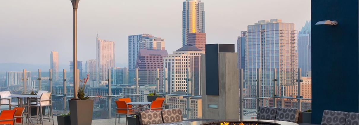 Photo of the sky deck on the SkyHouse Austin project