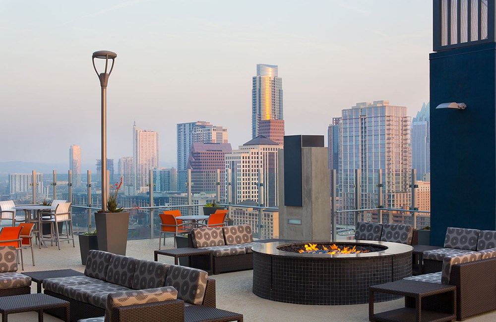 Photo of the sky deck on the SkyHouse Austin project